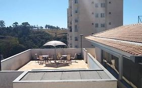 Apartamento em Condomínio fechado.